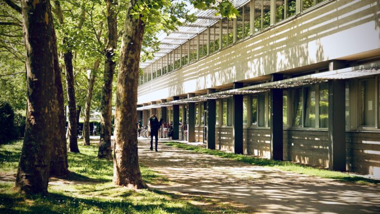 Bild von einem Gebäude am Mediencampus in Dieburg