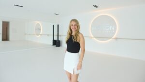 Lena in ihrem neu eröffneten Studio