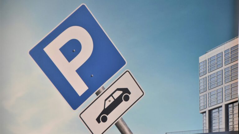 Parken in Darmstadt. Lohnt es sich mit dem Auto in die Innenstadt zu fahren? So sieht die Parksituation in Darmstadt aus.