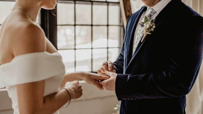 Auch in Darmstadt wird jung geheiratet. Bild: Emma Baust