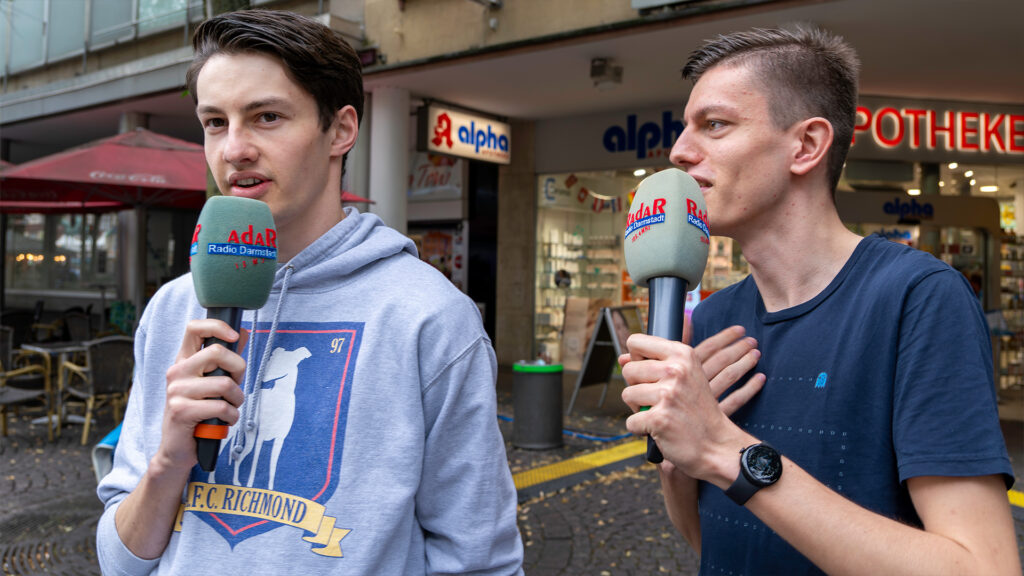 Beim Heinerfestradio 2024 konnte sich Benjamin Hasenpflug (links) noch aktiv ins Radio-Programm einbringen. Durch sein Studium klappte das in diesem Jahr nicht. // Bild: Leon Ebersmann