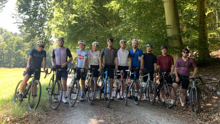 Gruppenbild mit Rädern.